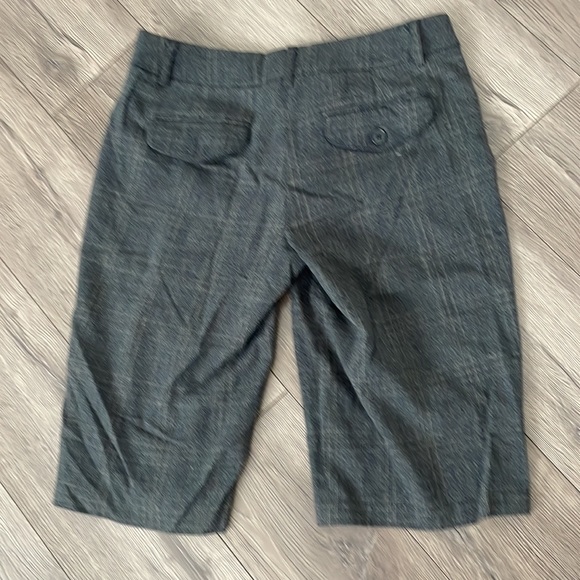 Bermuda shorts - Picture 2 of 3
